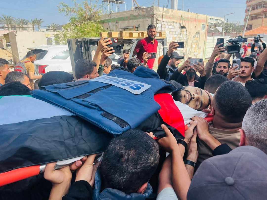 تشييع الصحفي الشهيد حسن إصليح في خانيونس وسط مشاعر حزن وغضب