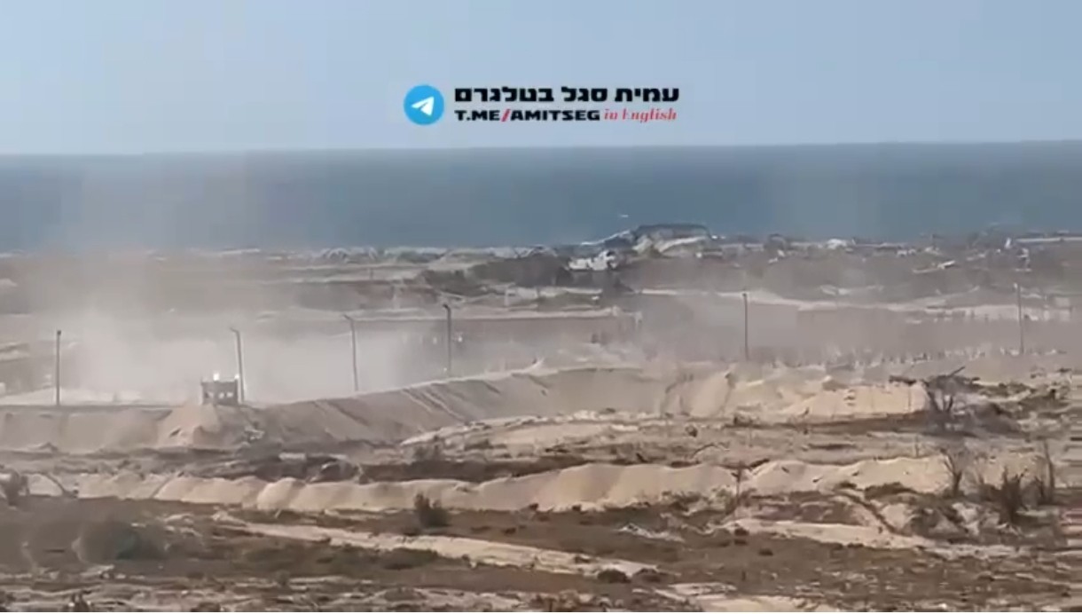 معسكر لتوزيع المساعدات أقامه جيش الاحتلال في رفح