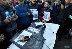 استشهاد الصحافي حسن سمور وعدد من أفراد عائلته