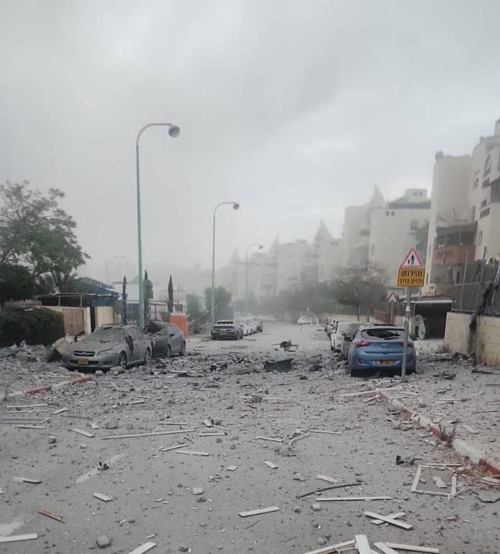 إعلام عبري: 8 قتلى في استهداف مبنى ببئر السبع بصاروخ إيراني