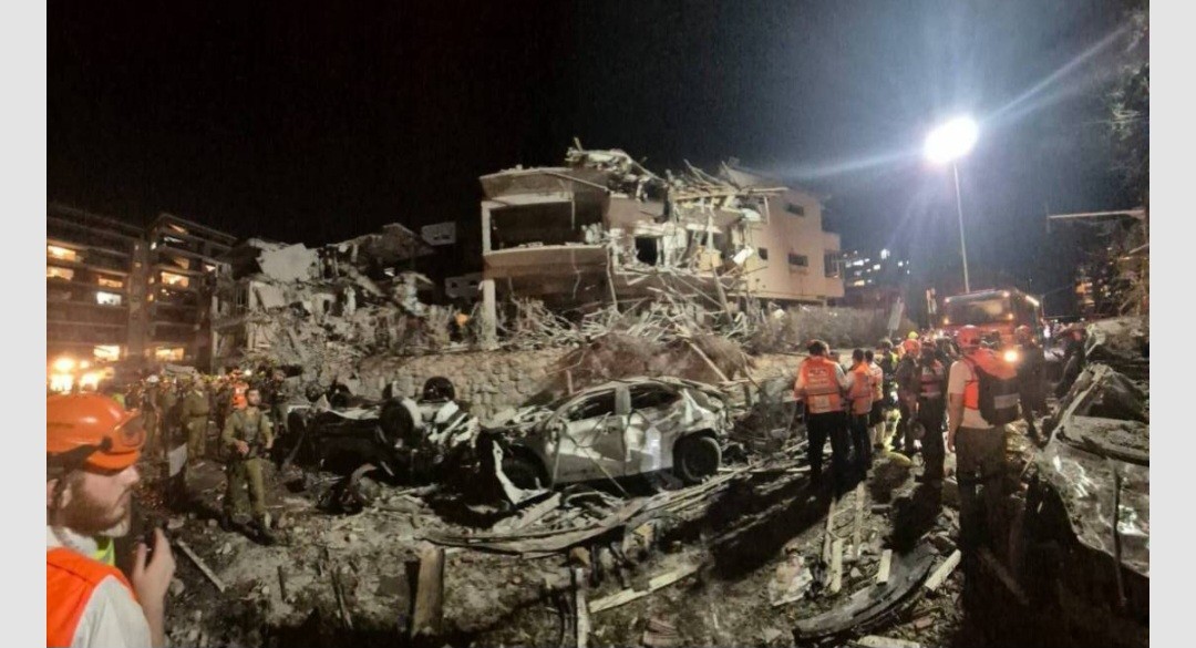 4 قتلى و240 إصابة جراء سقوط صواريخ إيرانية على وسط إسرائيل