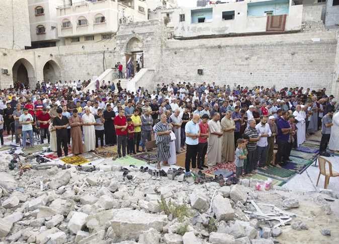 صورة من صلاة العيد الماضي وسط الركام في المسجد العمري الكبير- غزة.