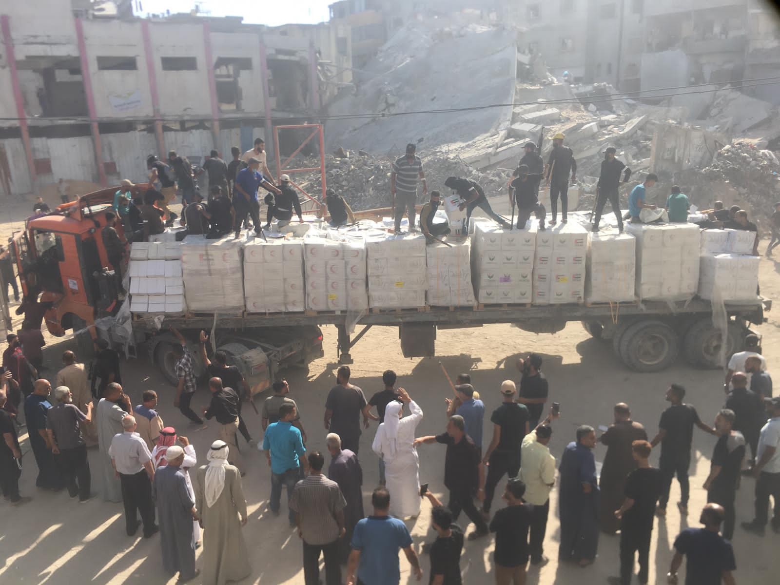 الهيئة العليا لشؤون العشائر تشيد بدور رجال العشائر في تسهيل وصول المساعدات بأمان