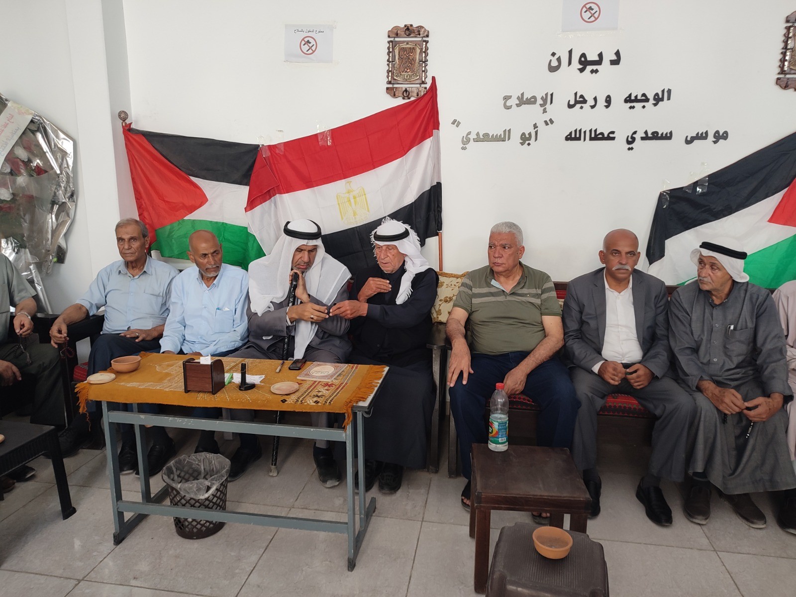 عشائر غزة تتحدى مزاعم الاحتلال وتطالب مجلس الأمن بالتحقيق الفوري في توزيع المساعدات