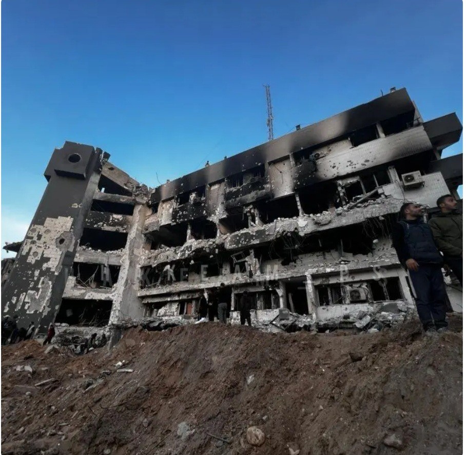 مستشفى الشفاء الذي أحرقه الاحتلال في حرب الإبادة