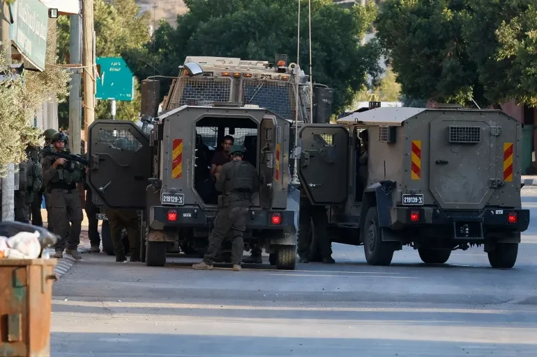 الاحتلال يعتقل العشرات خلال اقتحامات متفرقة في مدن الضفة الغربية