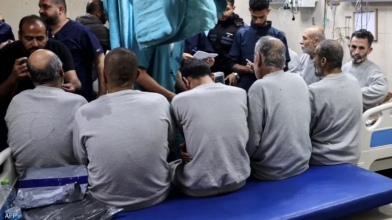 الإفراج عن أسرى في معبر كرم أبو سالم وتوصيلهم لمناطق النزوح جنوب غزة