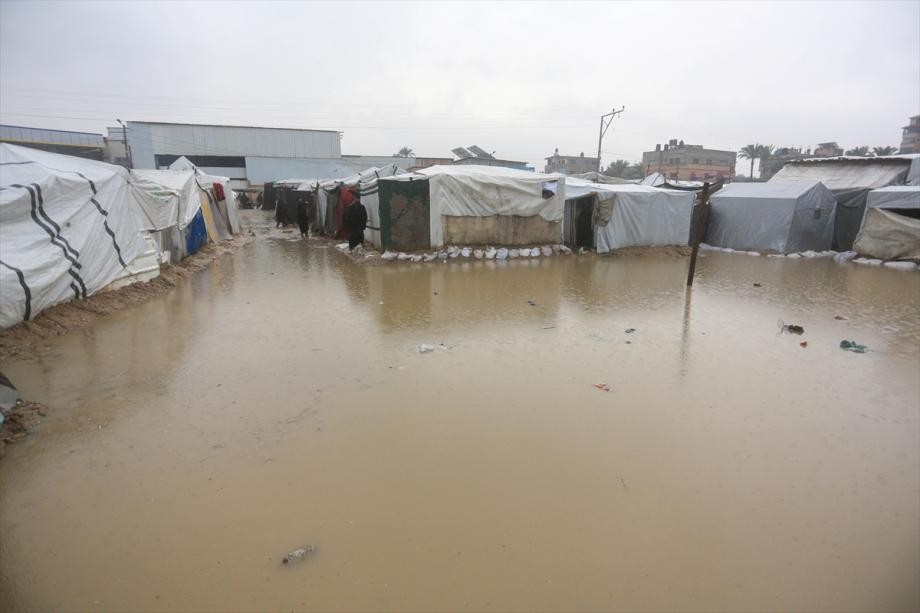 بلدية جباليا تُحذّر: الشتاء قد يفجّر كارثة صحية في ظل دمار شبكات الصرف والمياه