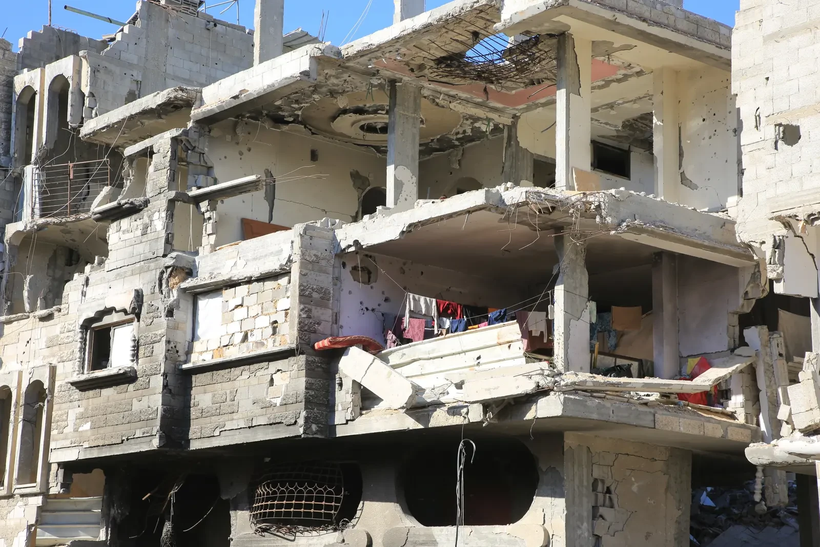 20 ألف منزل مهدد بالانهيار.. والمواطنون بلا بدائل