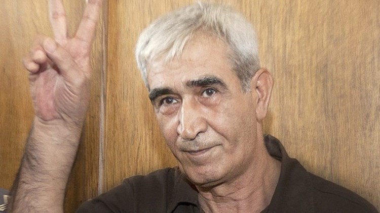 أحمد سعدات… قيد العزل والتعذيب بين جدران السجون