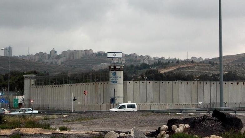 عبد الرحمن سوالمة... جراح مفتوحة لخمسة أشهر داخل الزنزانة 