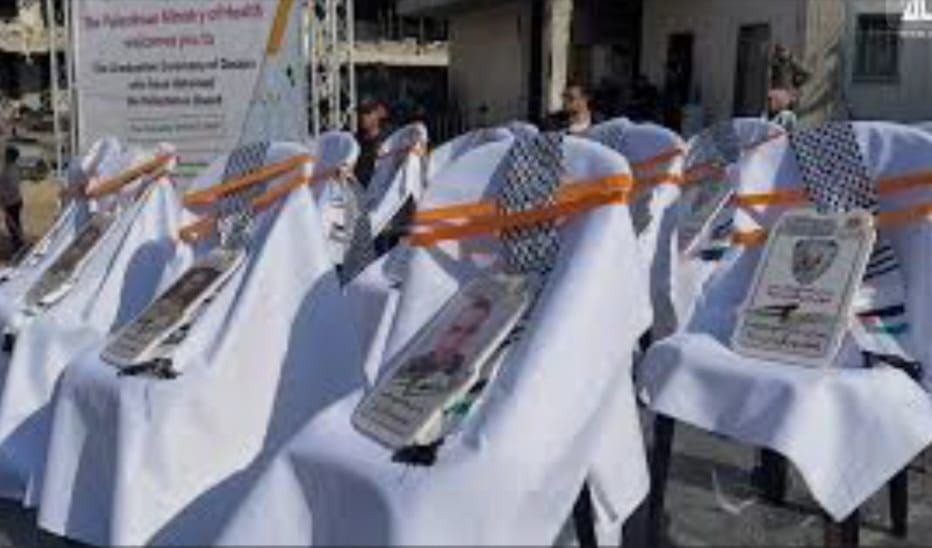 مقاعد فارغة تعرف أصحابها... تكريم شهداء الأطباء في حفل تخريج البورد الفلسطيني