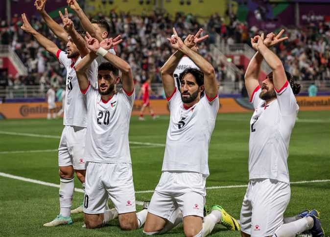 نشيد المقاومة يهزّ مدرجات الدوحة: احتفالات لاعبي فلسطين بالتأهل تشعل العالم العربي