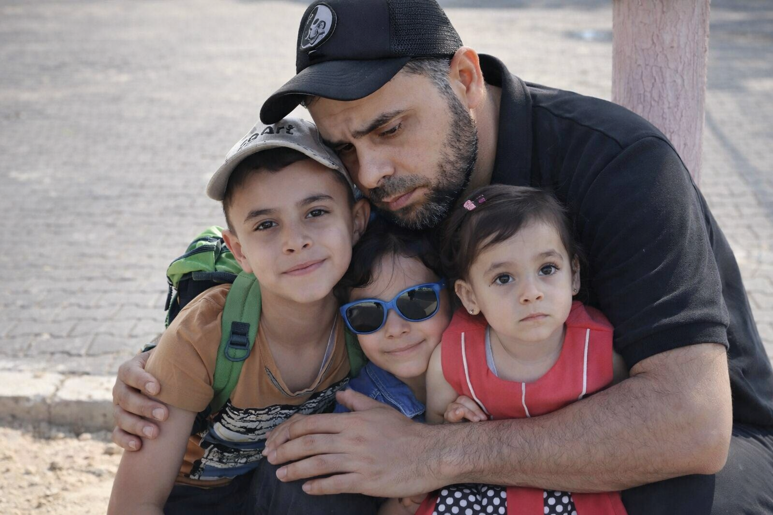 بين الكلمة والحضن الأخير: نعي الأشقاء يكشف الوجه الإنساني لأبي عبيدة