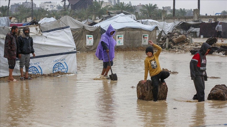 غزة تحت المطر… جدران تتحول إلى قبور 