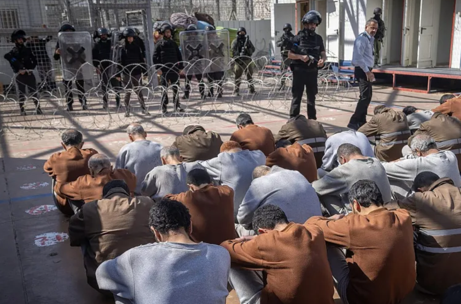 إعلام الأسرى يصدر ورقة توثيقية رقمية بأوضاع الأسرى حتى ديسمبر 2025