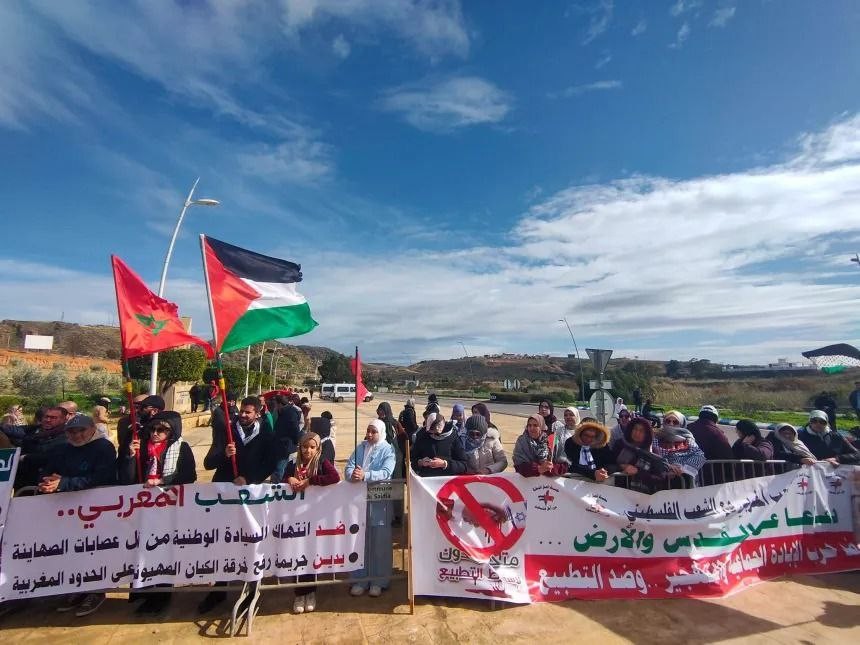 وقفة في السعيدية تنديدًا برفع علم الاحتلال.. والمغاربة يواصلون تضامنهم الشعبي مع غزة