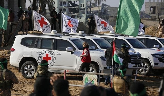 أسير سابق في غزة لمعاريف: كنا نخشى محاولات الإنقاذ العسكرية