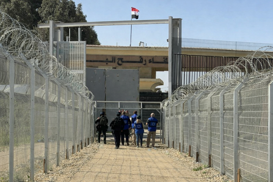 المكتب الإعلامي: 925 مسافراً وعائداً عبر معبر رفح منذ 2 فبراير