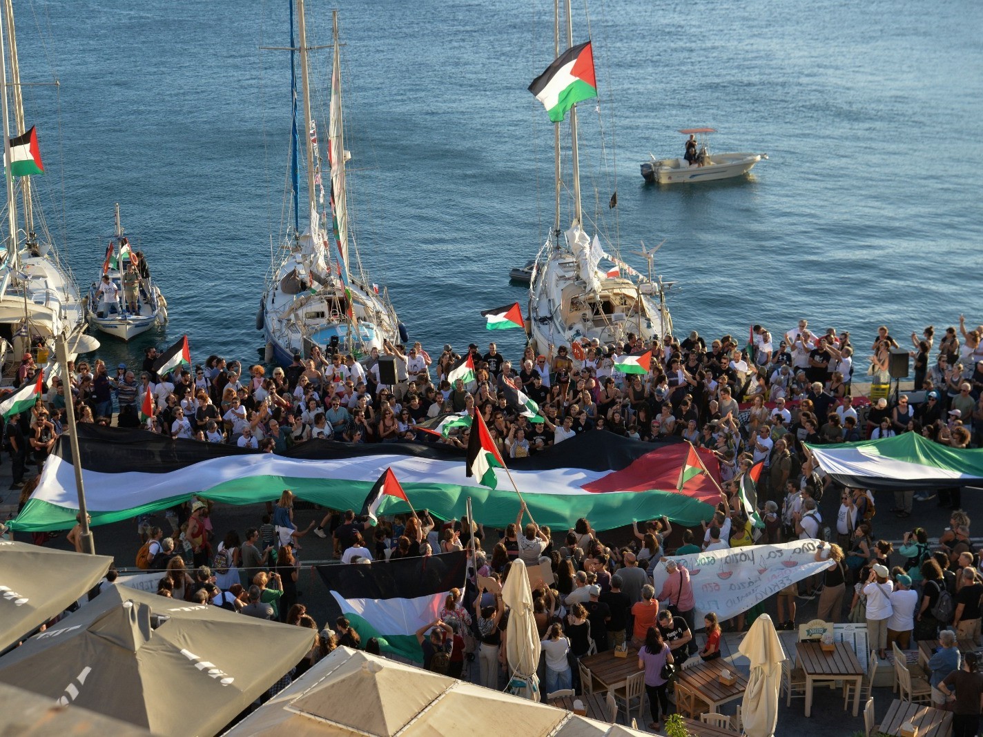 حماس تثمن تعليق اتحاد عمال موانئ على البحر المتوسط العمل تضامنا مع فلسطين