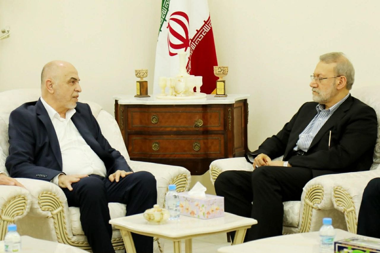 محمد درويش يلتقي علي لاريجاني في الدوحة لبحث تطورات غزة