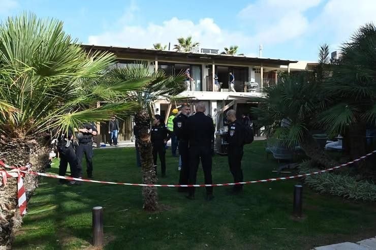 أضرار كبيرة في  فندق داخل "هرتسليا" شمال فلسطين المحتلة؛ جراء سقوط صواريخ عنقودية إيرانية