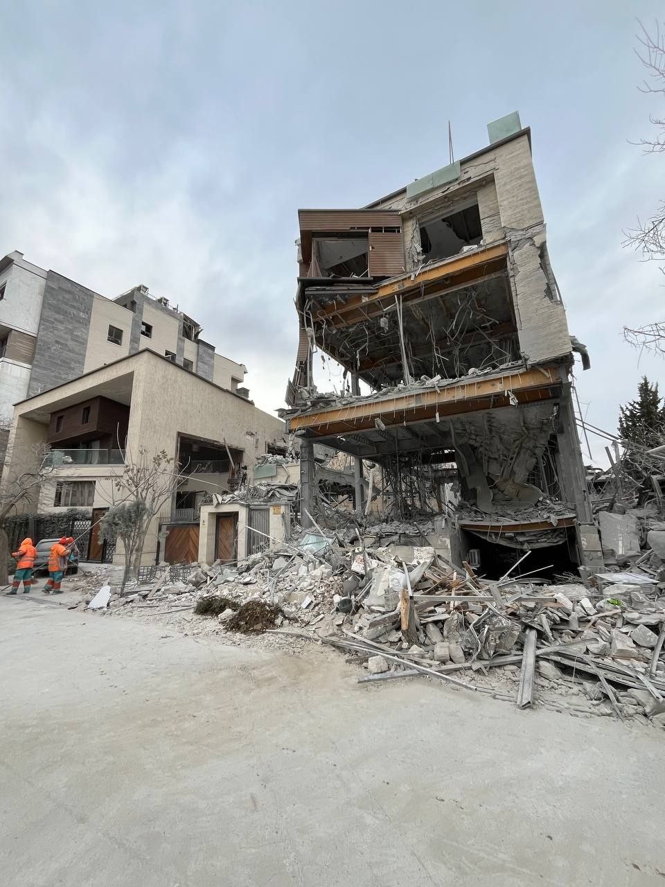 آثار الدمار جراء القصف الأميركي والإسرائيلي على مدينتي مورشهر وكرج في إيران