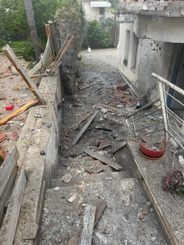 دمار في مستوطنة "راس العين" وسط فلسطين المحتلة؛ جرّاء القصف الإيراني.