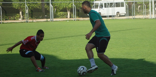 أحد المباريات على ملعب الإسلامية المعشب