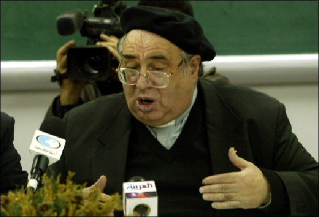 الأب مانويل مسلم رئيس دائرة العالم المسيحي