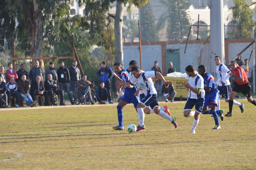 جانب من مباراة خدمات الشاطئ والهلال