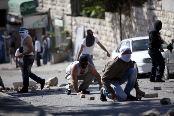 مواجهات بين الشباب الفلسطينين وجنود الإحتلال (أرشيفية)