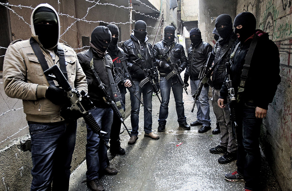 عصابه تابعة لحركة فتح في الضفة المحتلة (الأرشيف)