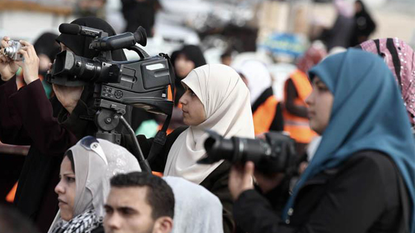 تقرير يرصد انتهاكات الاحتلال ضد صحفيات فلسطين