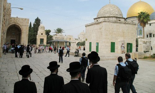 مستوطنون خلال اقتحام لباحات المسجد الأقصى (الأرشيف)