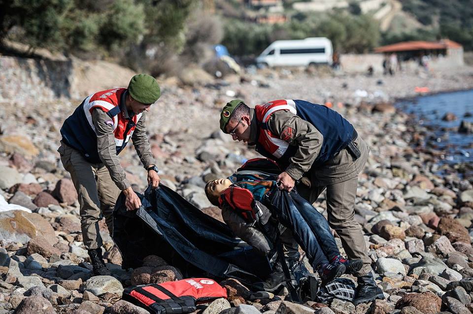 طفل غريق ضمن المجموعة التي عثر عليها