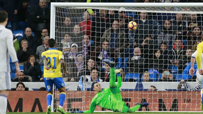 ريال مدريد تعادل مع بالماس بشق الأنفس