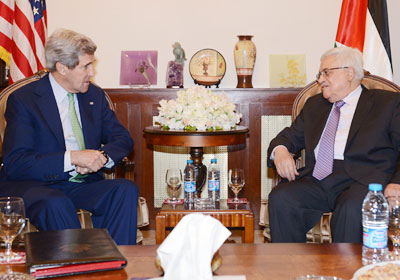 عباس يجتمع مع كيري
