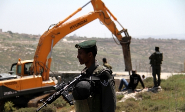 قوات الاحتلال تهدم منزل فلسطيني  (الأرشيف)