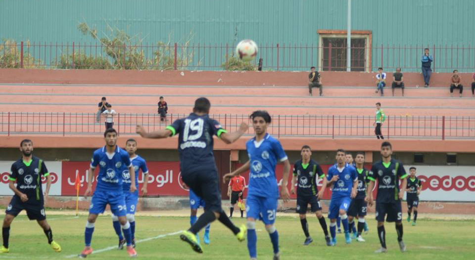 جانب من مباراة الشاطئ والهلال