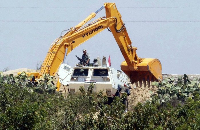 الجيش المصري يهدم أنفاق غزة(أرشيف)