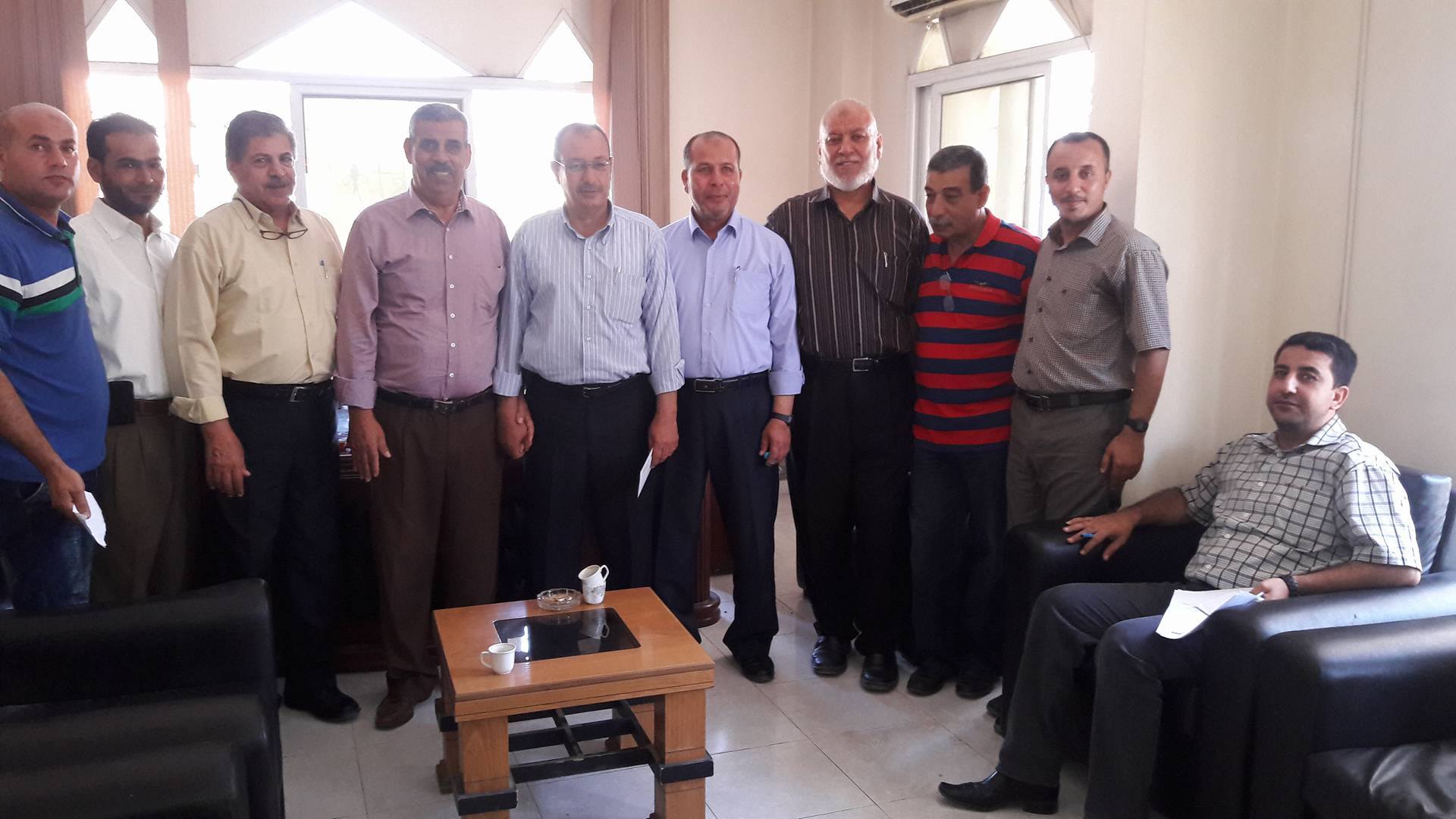 جانب من الجلسة بين الاتحاد وإدارة شباب خانيونس