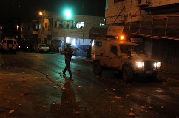 مستوطنون يعتدون على عائلة بنابلس