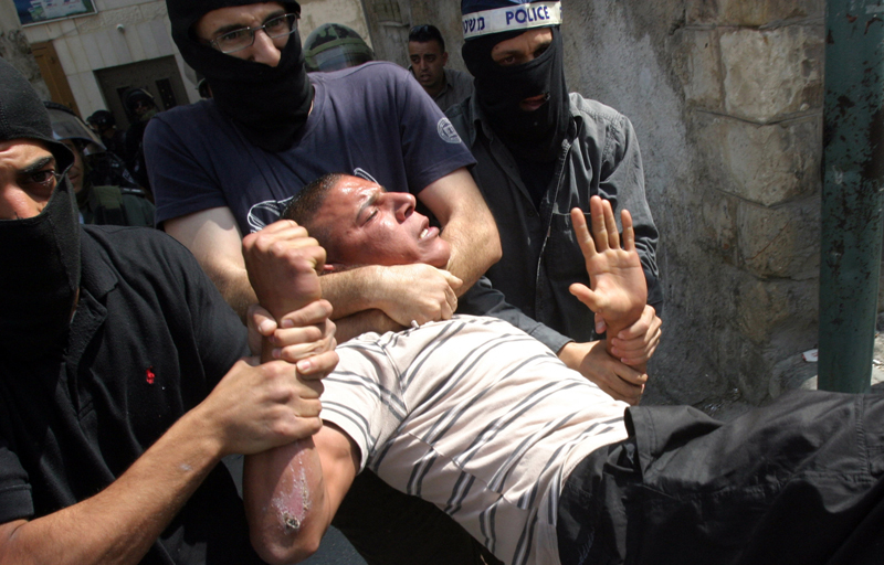 جانب من انتهاك حقوق الانسان