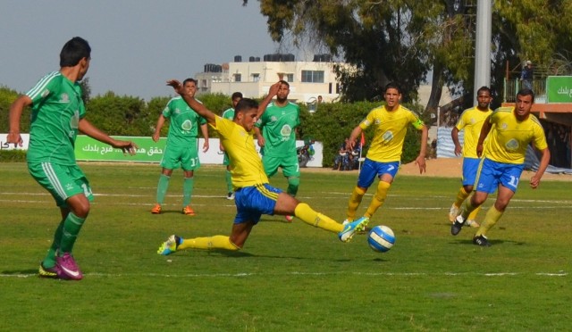 جانب من مباراة سابقة بين الفريقين