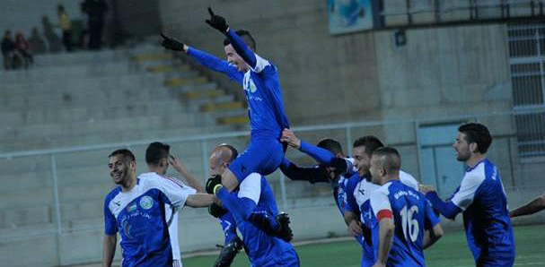 فرحة لاعبي دورا بالصعود للمحترفين