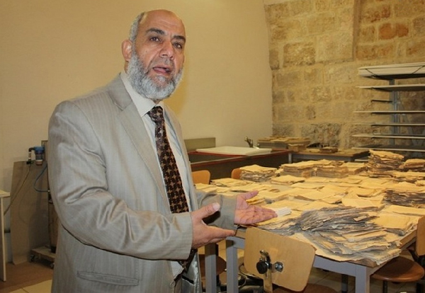  الشيخ ناجح بكيرات مدير قسم المخطوطات  في المسجد الأقصى