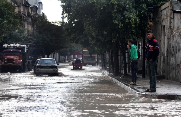 أمطار تتساقط 