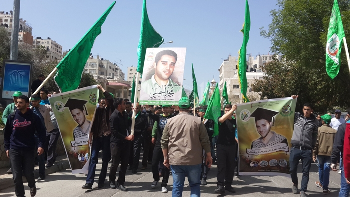 خلال تشييع رفات الشهيد محمد الحنبلي