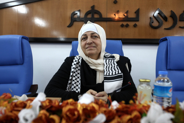  النائب بهية الحريري خلال الزيارة